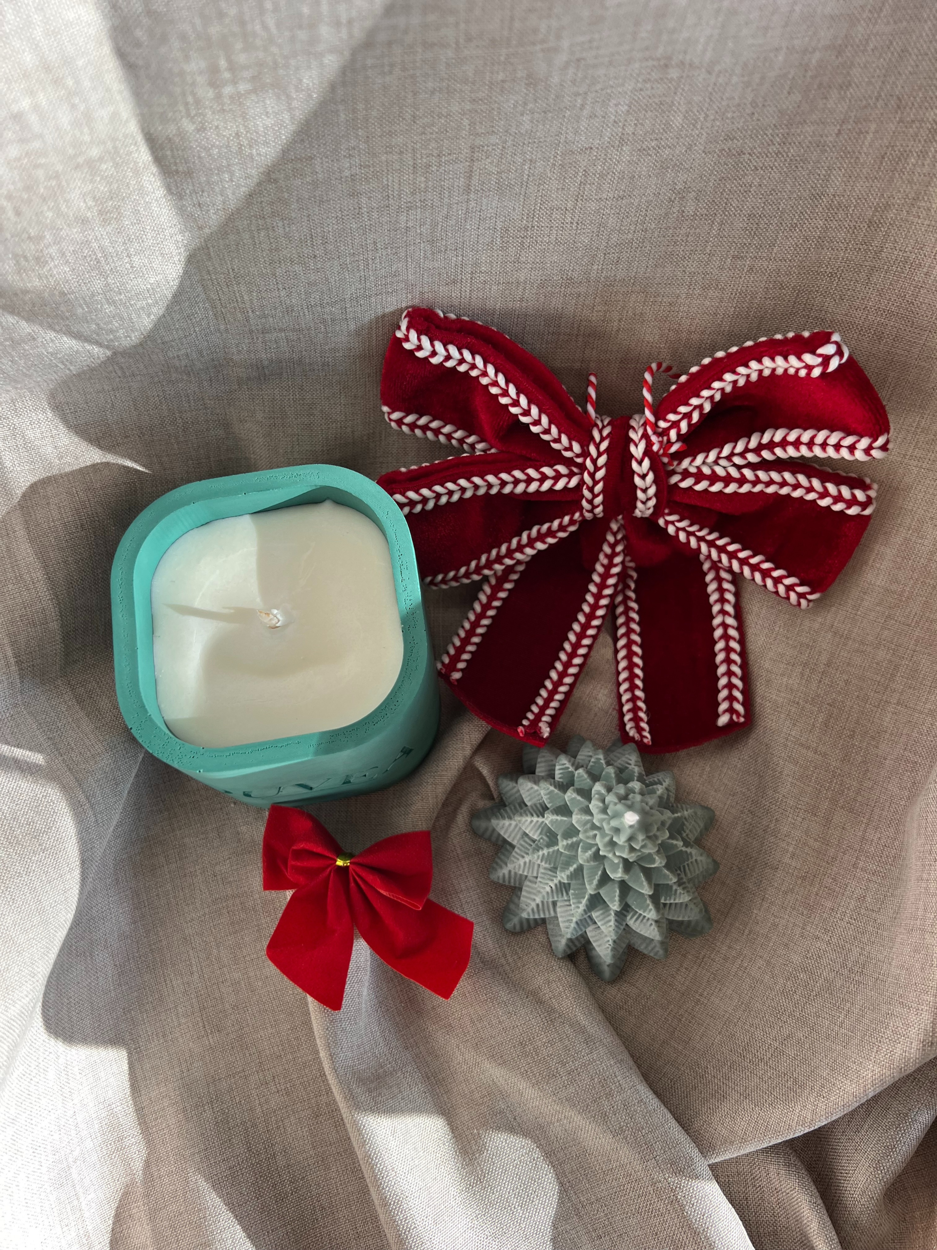 Bougie en frome d'oeuf de Paques blanche