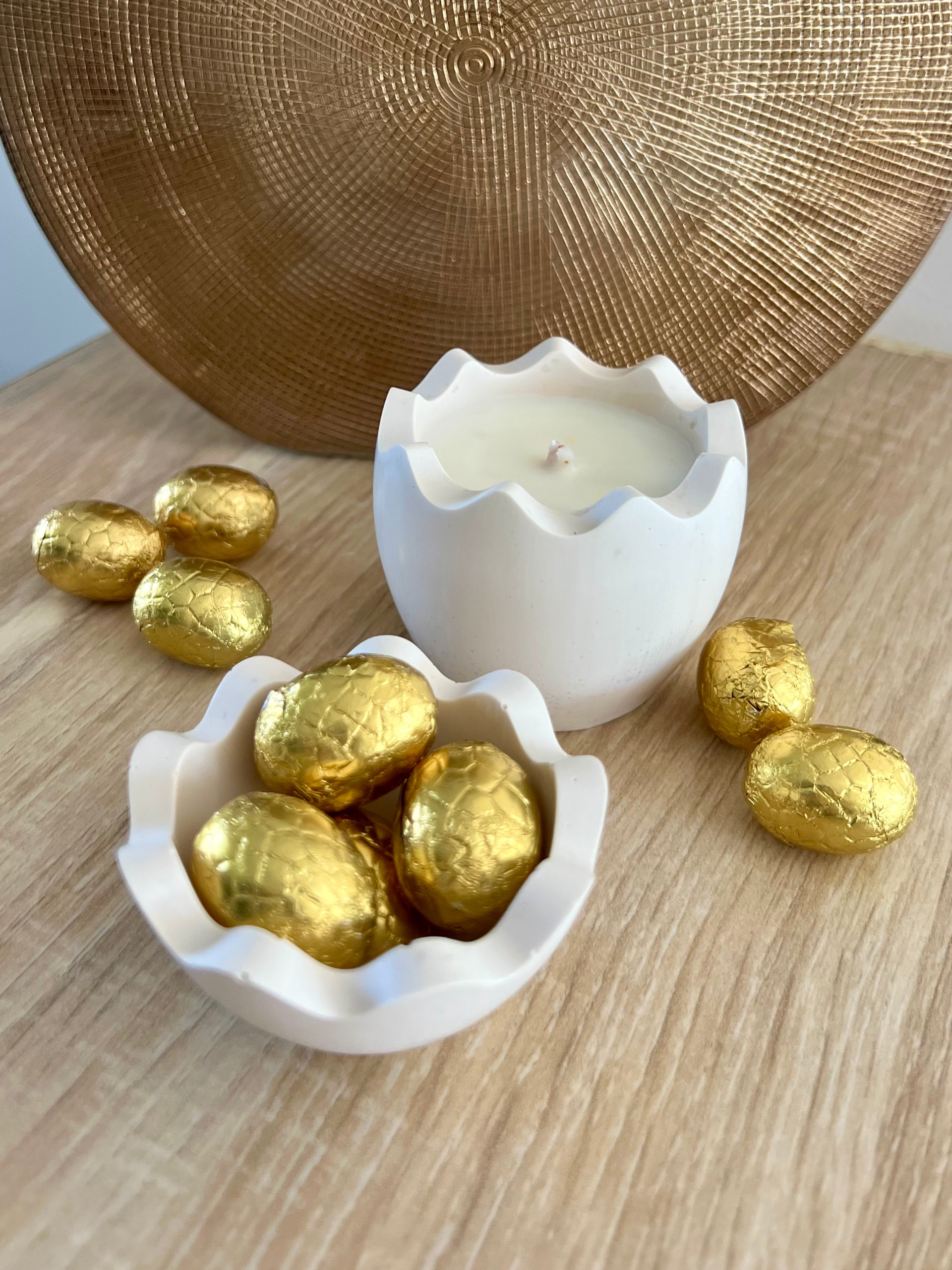 Bougie en frome d'oeuf de Paques blanche