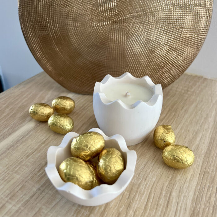 Bougie en frome d'oeuf de Paques blanche